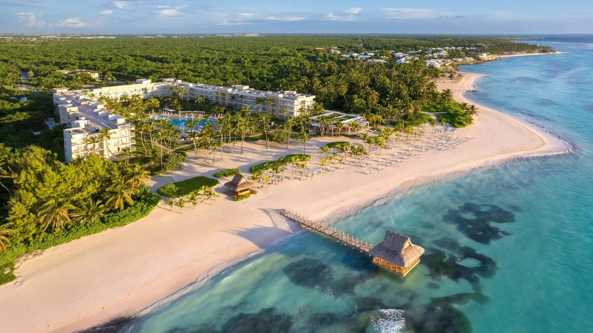 2 Hoteles Cerca del Aeropuerto y Playa Juanillo que Valen la Pena